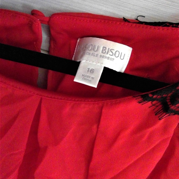 Above the Knee Red Lace Dress - Picture 3 of 5